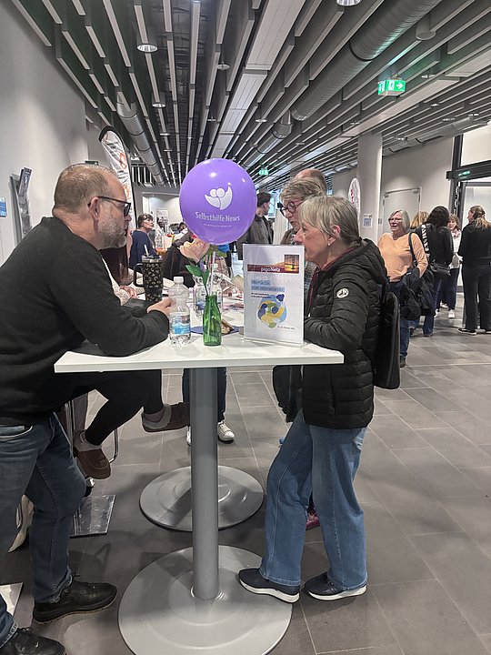 Personen am Stand von PigoNetz