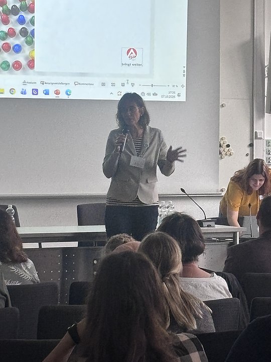 Moderatorin Sandra Tinnefeld