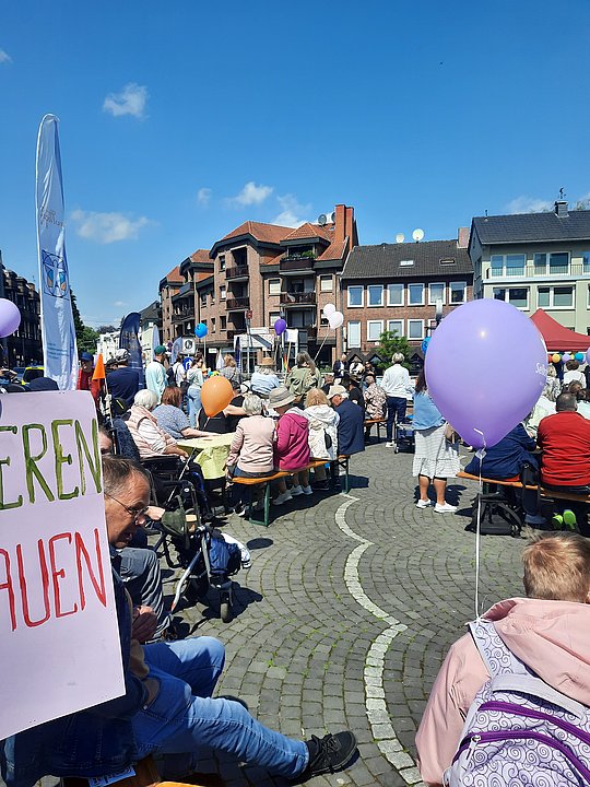 Viele Menschen auf dem Koekkoekplatz