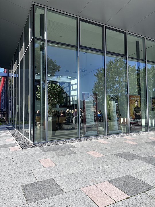 Stadthalle von außen
