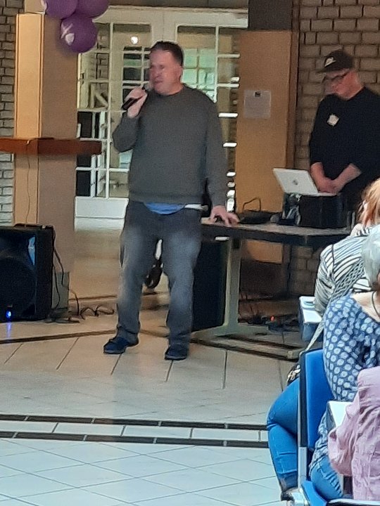 Säger Daniel Schuster